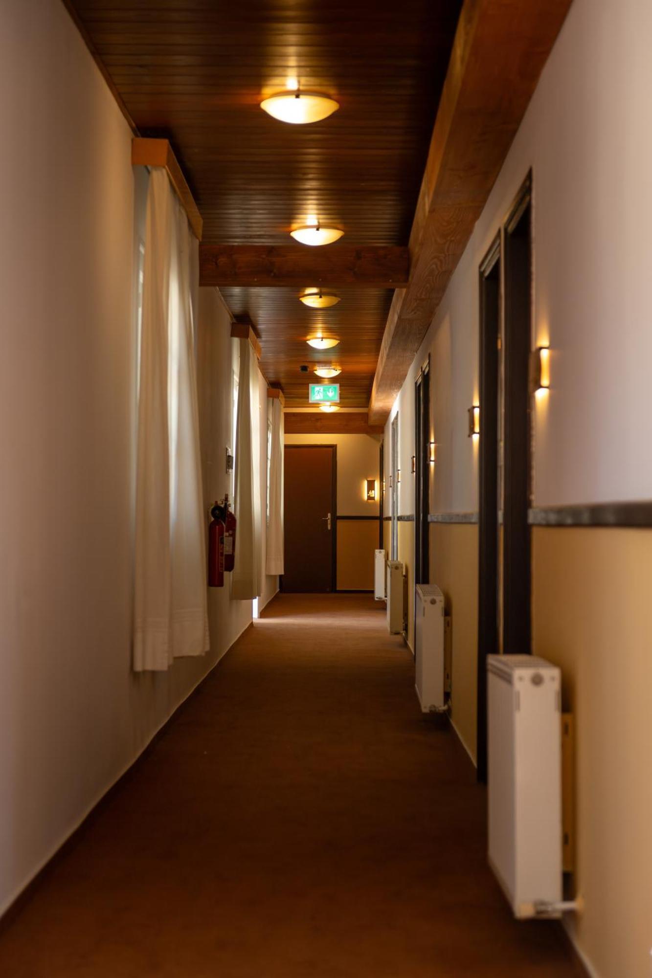 פלטרס New Helvetia Hotel מראה חיצוני תמונה